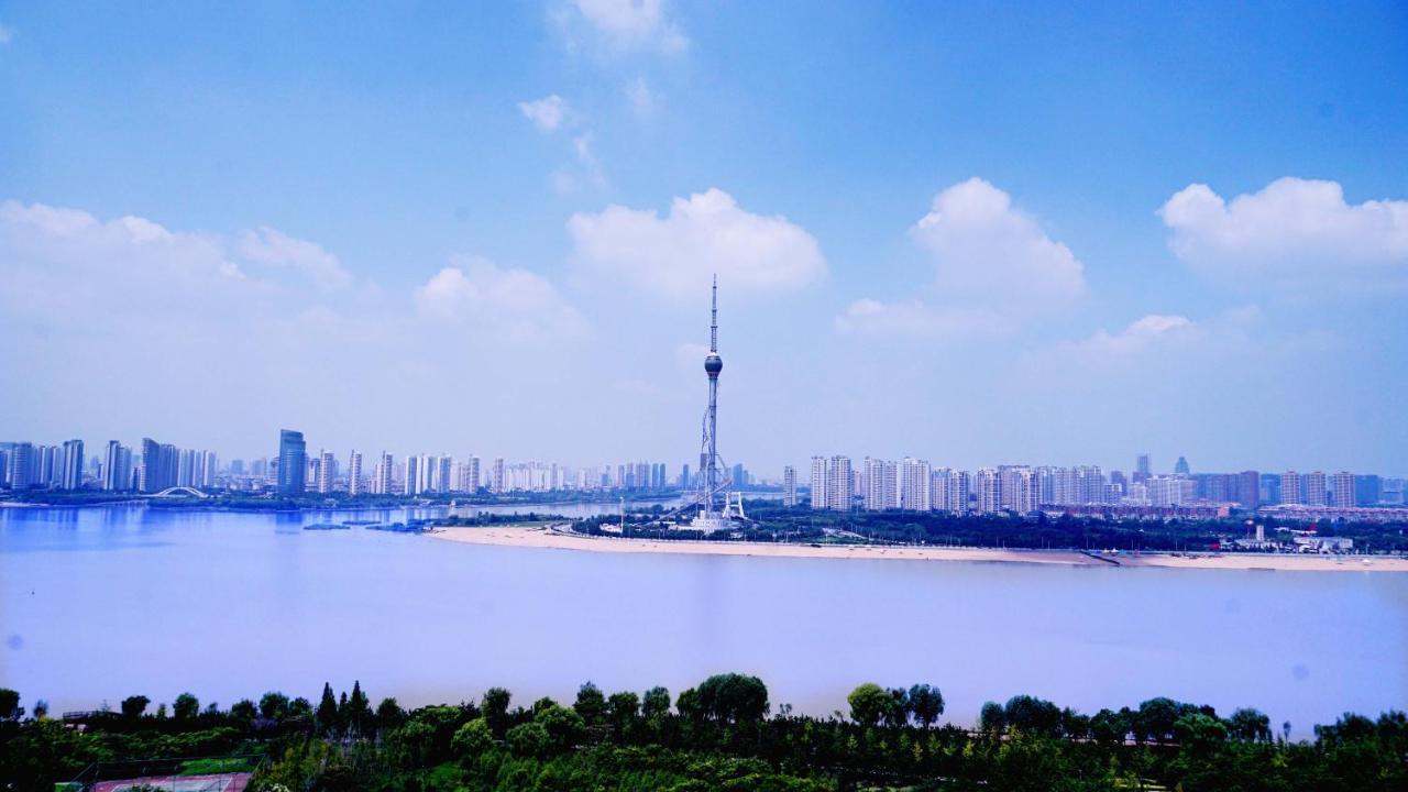 Howard Johnson Xiangyu Plaza Linyi Лини Екстериор снимка