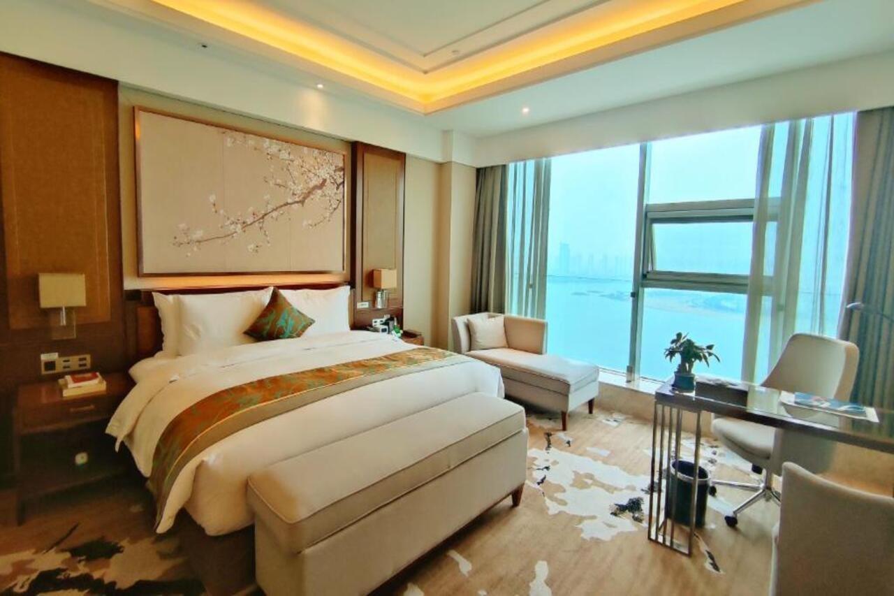 Howard Johnson Xiangyu Plaza Linyi Лини Екстериор снимка