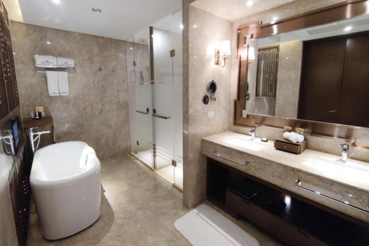Howard Johnson Xiangyu Plaza Linyi Лини Екстериор снимка