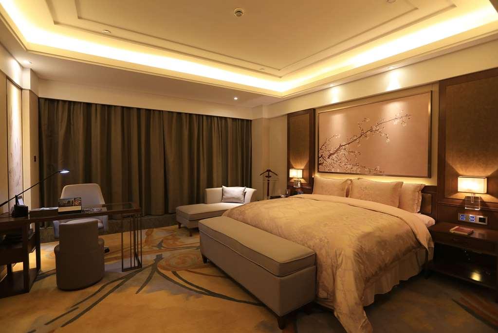 Howard Johnson Xiangyu Plaza Linyi Лини Стая снимка