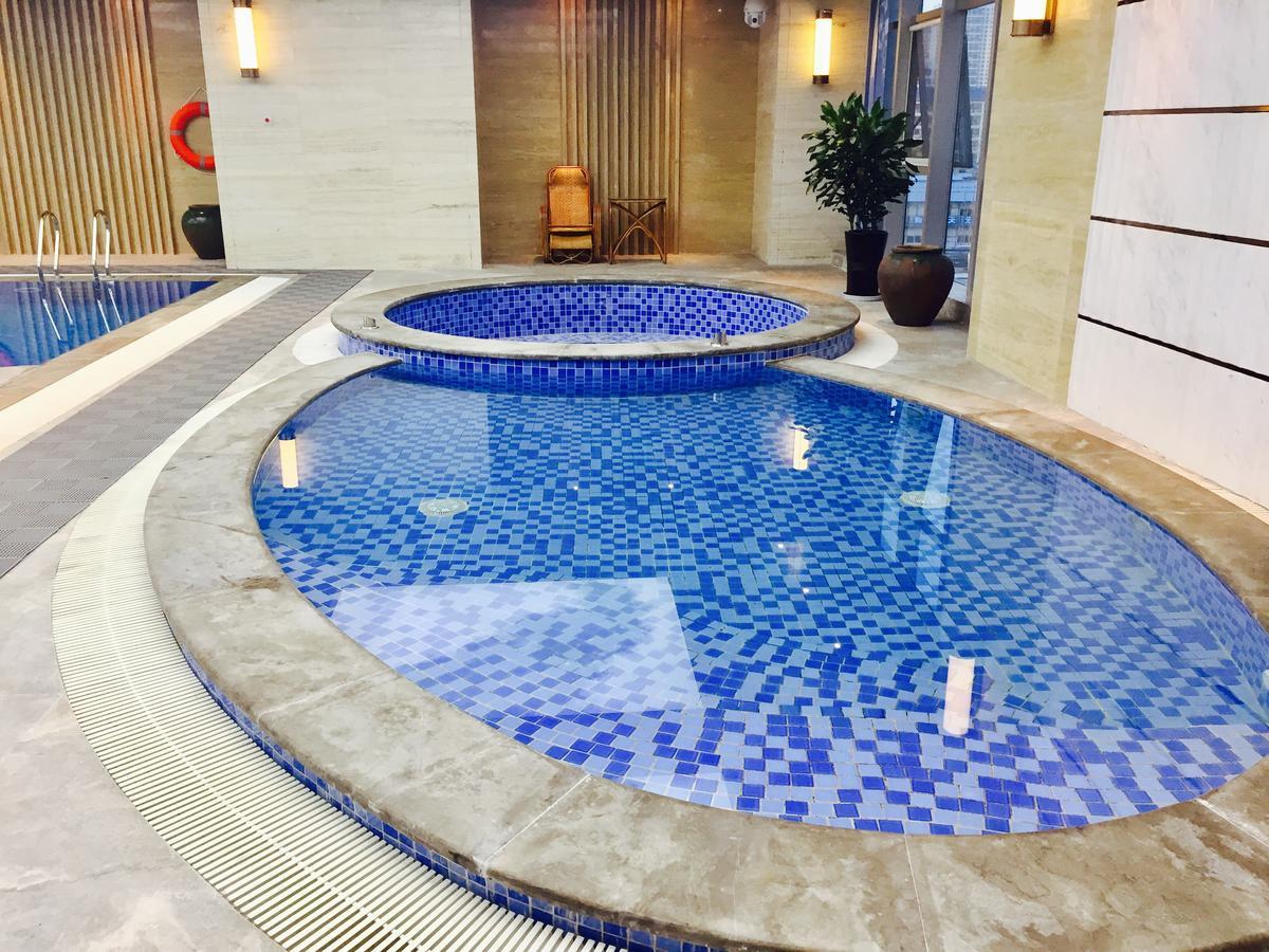 Howard Johnson Xiangyu Plaza Linyi Лини Екстериор снимка
