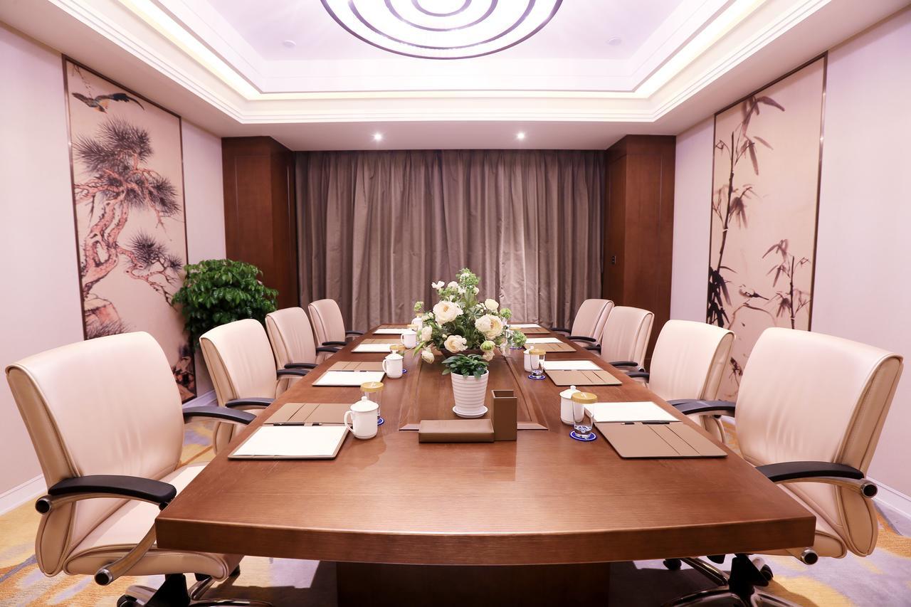 Howard Johnson Xiangyu Plaza Linyi Лини Екстериор снимка