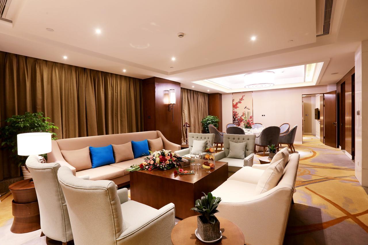 Howard Johnson Xiangyu Plaza Linyi Лини Екстериор снимка