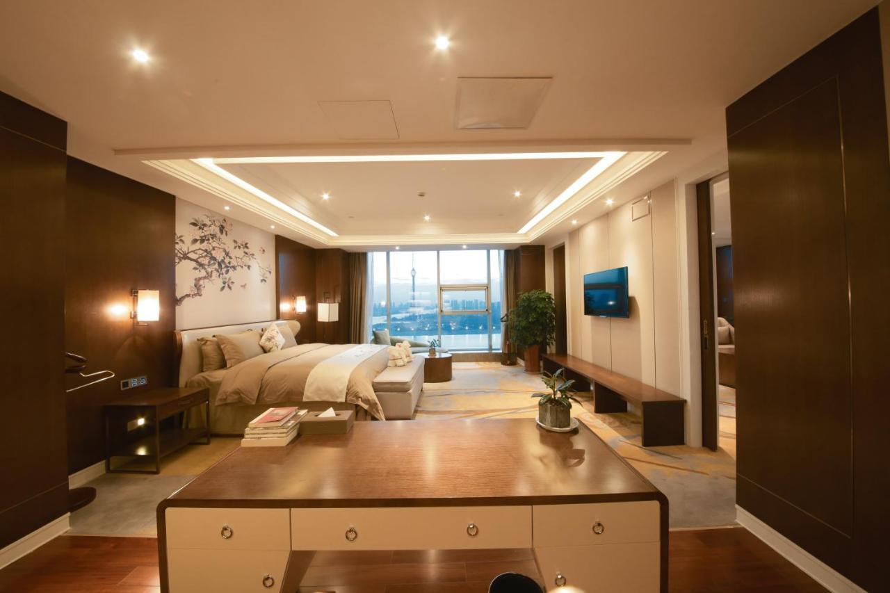 Howard Johnson Xiangyu Plaza Linyi Лини Екстериор снимка