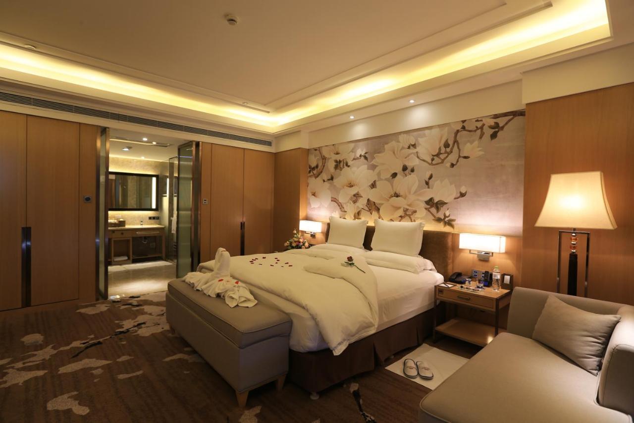 Howard Johnson Xiangyu Plaza Linyi Лини Екстериор снимка
