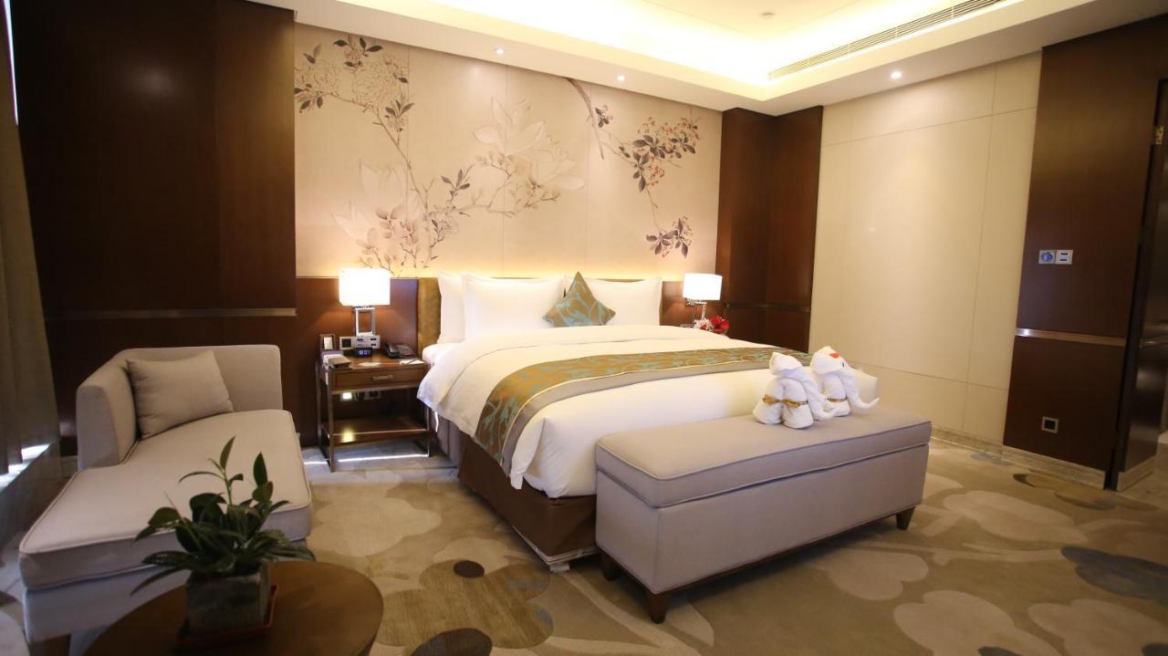 Howard Johnson Xiangyu Plaza Linyi Лини Екстериор снимка
