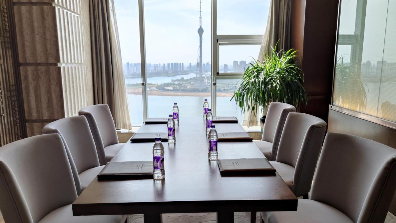 Howard Johnson Xiangyu Plaza Linyi Лини Екстериор снимка